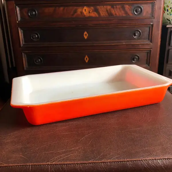 Foto de um(a) Antiga Rara Travessa Forma Vidro Opalina Americana King Glas, da categoria de Travessas e tigelas. Década de 1970.Medida 36x20cm. Mostrado de uma perspectiva diferente. Vendido no marketplace Trésors.