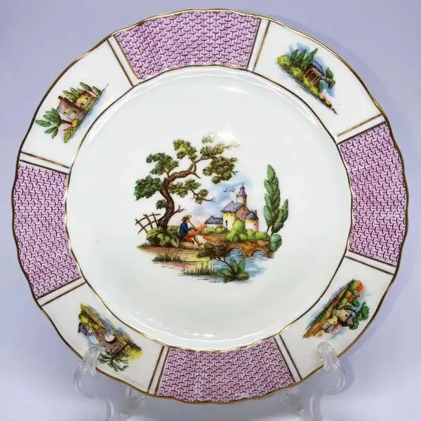 Foto de um(a) Antigo Prato Parede Decorativo Porcelana Limoges Bernardaud, da categoria de Pratos Decorativos. Antigo prato decorativo em porcelana francesa da famosa Limoges by Bernardaud. Pintado à mão com filetes de ouro. Impecável.... Mostrado de uma perspectiva diferente. Vendido no marketplace Trésors.