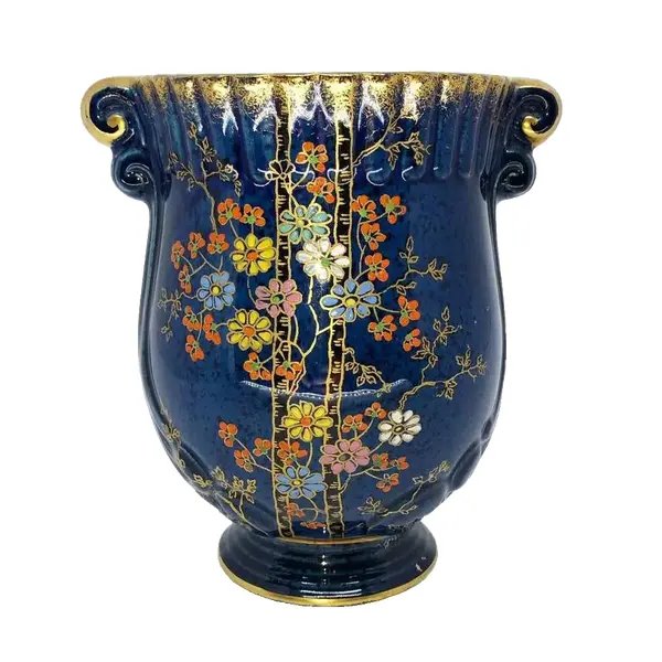 Foto de um(a) Antigo Vaso Art Deco Porcelana Inglesa Crown Devon Pintado, da categoria de Vasos. Crown Devon. Porcelana inglesa pintada à mão com lindas flores. Período Art Deco. Peça catalogada. Meados do século XX.... Vendido no marketplace Trésors.