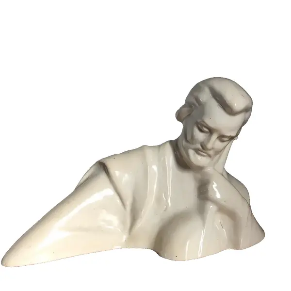 Foto de um(a) Antiga Escultura Busto Homem Músico Em Porcelana Art Deco, da categoria de Escultura. Antiga escultura bloco escultórico artístico do períodoArt Deco, representando busto de música em porcelana europeia. Peça... Vendido no marketplace Trésors.