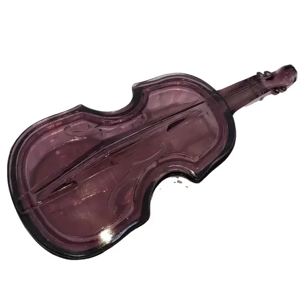 Foto de um(a) Antiga Rara Caixa Porta Jóias Art Deco Em Cristal Tcheco, da categoria de Porta-Jóias. Antiga e grande caixa em cristal tcheco, no formato de violino. Peça muito decorativa e diferente. Perito Art Deco. Década... Vendido no marketplace Trésors.