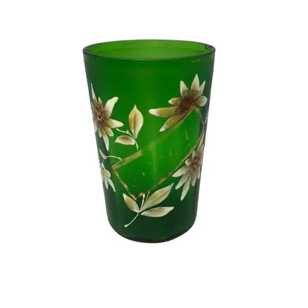 Foto de um(a) Antigo Copo Em Vidro Veneziano Verde Art Nouveau Pintado Mao, da categoria de Copos e taças. Início do século XX, ricamente pintado à mão.Medidas 10x6,5cm. Vendido no marketplace Trésors.