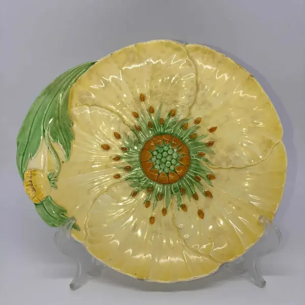 Foto de um(a) Antigo Prato Decorativo Porcelana Inglesa Carlton Ware, da categoria de Pratos Decorativos. Lindo e decorativo prato em fina porcelana inglesa da famosa manufatura Carlton Ware. Design Australiano, item de... Mostrado de uma perspectiva diferente. Vendido no marketplace Trésors.