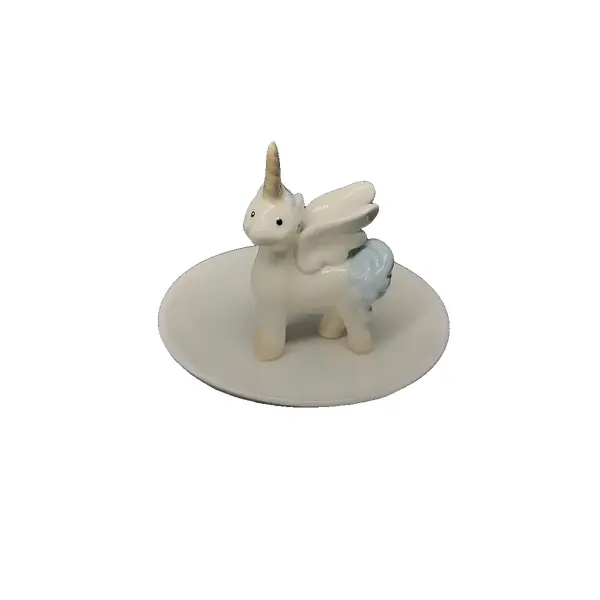 Foto de um(a) Antiga Pequena Escultura Porta Anéis Unicórnio Em Porcelana, da categoria de Porta-Jóias. Porta Anéis Unicórnio Em Porcelana. Porcelana ao gosto LladróMedidas 9x10cm. Vendido no marketplace Trésors.