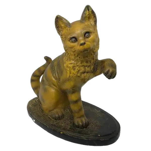 Foto de um(a) Antiga Grande Escultura De Gato Terracota Austríaca Assinada, da categoria de Escultura. Antiga e grande escultura artística, feita à mão em terracota Austríaca, peça muito expressiva, com bastante riqueza de... Vendido no marketplace Trésors.