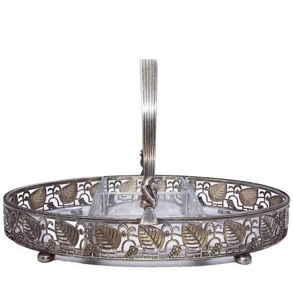 Foto de um(a) Antiga Petisqueira Art Deco Em Prata Wmf E Cristal Facetado, da categoria de Bandejas. Antiga e elegante petisqueira Art Deco, em metal espessurado a prata, da famosa manufatura alemã WMF, com seus 4 originais... Vendido no marketplace Trésors.