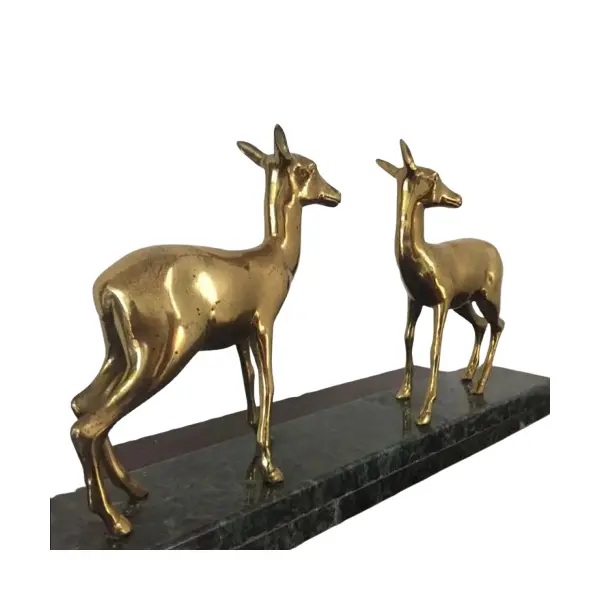 Foto de um(a) Antiga Escultura Francesa Alces Veados Em Bronze Art Deco, da categoria de Escultura. Imponente e perfeito bloco Art Deco com figuras de veados em bronze, base em mármore italiano. França, meados de... Vendido no marketplace Trésors.