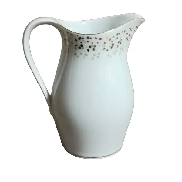 Foto de um(a) Cremeira Branca e Ouro, Renner, Década de 1970, da categoria de Cremeiras. Cremeira em porcelana branca com filete e detalhes em ouro, década de 1970 marca: renner, porto alegre A: 11cm L alça até o... Vendido no marketplace Trésors.