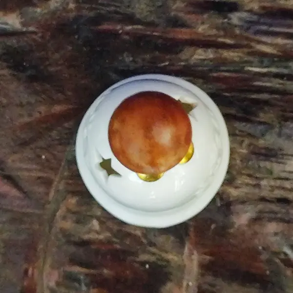 Foto de um(a) Sino Natalina, Porcelana e Madeira, Década de 2000, da categoria de Outros objetos decorativos. Sineta natalina de mesa em porcelana branca com estrelas e cristais de água esculpidos e recortados, cabo em madeira e... Mostrado de uma perspectiva diferente. Vendido no marketplace Trésors.