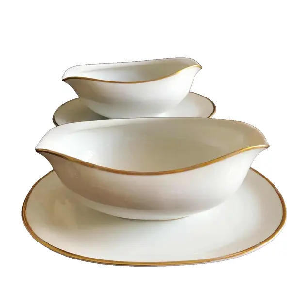 Foto de um(a) Antigo Par De Finas Molheiras Porcelana Branca Alemã Kpm, da categoria de Outros utensílios para servir. KPM, Krister Germany. Par de antigas molheiras em fina porcelana alemã KPM, acabamento com filetes de ouro. Meados do século... Vendido no marketplace Trésors.