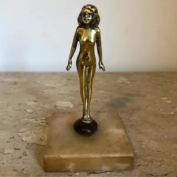 Foto de um(a) Antiga Escultura Erótica Sensual Jovem Nua Bronze Art Deco, da categoria de Escultura. Antiga e legítima escultura em bronze francês, com base em mármore, representando jovem nua. Muito decorativa e... Mostrado de uma perspectiva diferente. Vendido no marketplace Trésors.