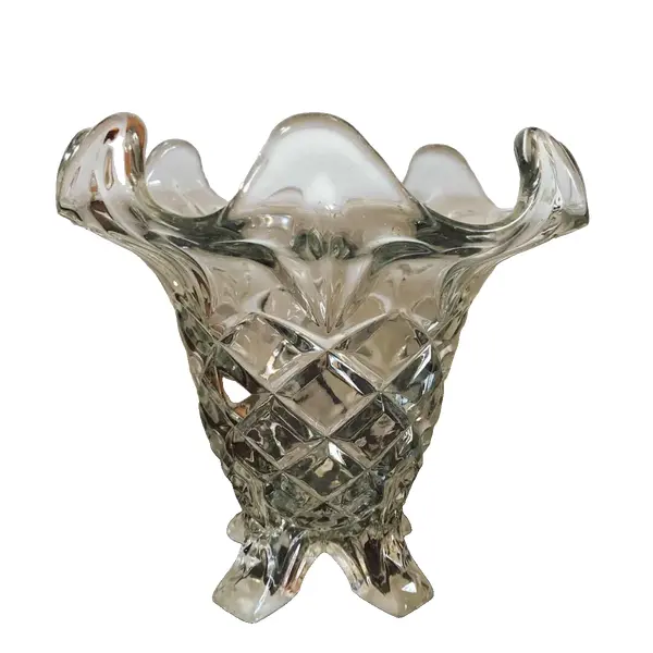 Foto de um(a) Antigo Vaso Art Deco Vidro Inglês Sowerby Glass, da categoria de Vasos. Antigo vaso Art Deco em vidro ricamente moldado e prensado, da famosa manufatura inglesa “Sowerby Glass” meados de 1920/30.... Vendido no marketplace Trésors.