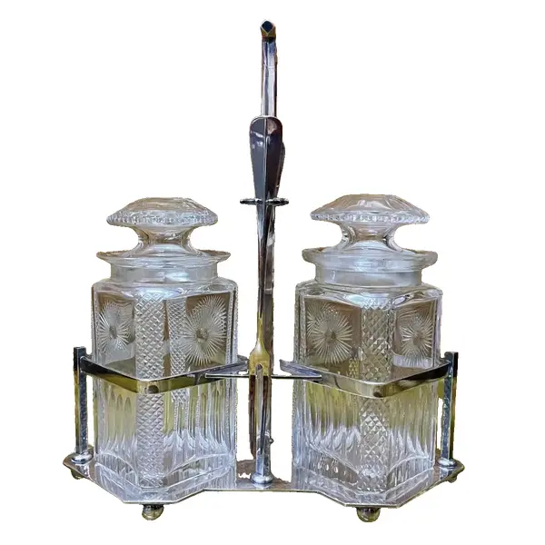 Foto de um(a) Antigo Raro Pote Porta Picles Em Cristal Prata Wmf Art Deco, da categoria de Garrafas, potes e jarros. WMF. Antigo e raro porta picles ou conservas em geral, com recipientes em finíssimo cristal alemão lapidados à mão,... Vendido no marketplace Trésors.