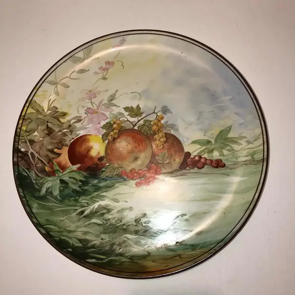 Foto de um(a) Antigo Prato De Parede Medalhão Porcelana Zappi Pintado Mão, da categoria de Pratos Decorativos. Zappi. Antigo e grande prato medalhão decorativo, em porcelana ricamente pintado à mão. Peça assinada no canto inferior... Mostrado de uma perspectiva diferente. Vendido no marketplace Trésors.