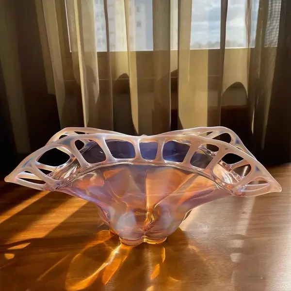 Foto de um(a) Antigo Raro Bowl Centro De Mesa Murano Opalescente Seguso, da categoria de Centro de mesa. Seguso. Para os amantes de peças exclusivas, essa é muito especial. Antigo e incomum centro de mesa/bowl decorativo em... Mostrado de uma perspectiva diferente. Vendido no marketplace Trésors.
