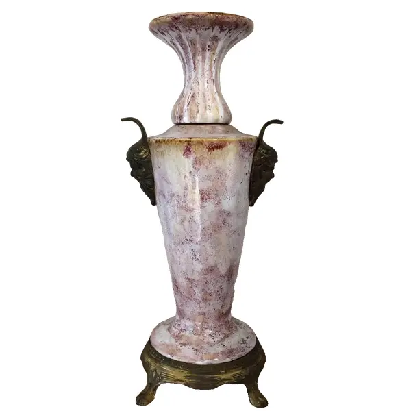 Foto de um(a) Antigo Grande Vaso Ânfora Cerâmica Francesa Com Bronze, da categoria de Vasos. Antigo e imponente vaso/ânfora em cerâmica francesa vitrificada, com aplicação de bronze na base e alças com caras de... Vendido no marketplace Trésors.