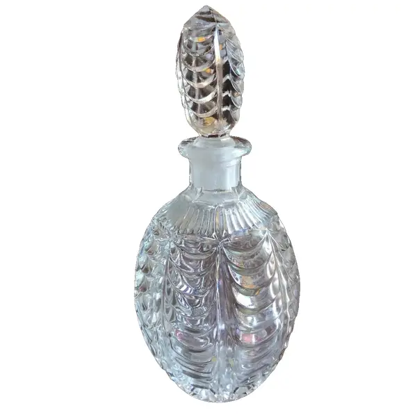 Foto de um(a) Antigo Perfumeiro De Coleção Em Vidro Francês, da categoria de Perfumeiros. Antigo perfumeiro de coleção em vidro francês, delicadamente prensado e moldado. Impecável. Altura 24cm. Vendido no marketplace Trésors.