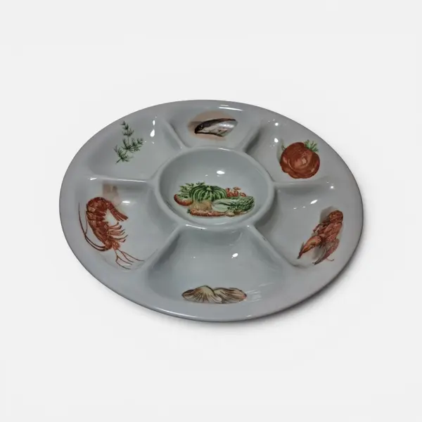 Foto de um(a) Porcelana para petiscos Rio Branco, da categoria de Outros utensílios para servir. Linda peça da tradicional marca de porcelanas RIo Branco. Peça para uso à mesa com belos desenhos característicos dos anos... Mostrado de uma perspectiva diferente. Vendido no marketplace Trésors.