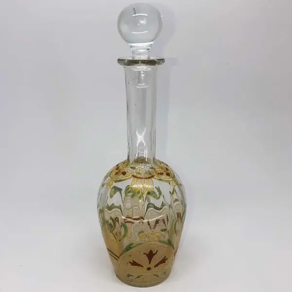 Foto de um(a) Antiga Garrafa Licoreira Vidro Veneziano Art Deco, da categoria de Garrafas. Antiga e fina garrafa licoreira em vidro artístico veneziano soufflé gomado, com belíssima decoração floral pintada à mão e... Mostrado de uma perspectiva diferente. Vendido no marketplace Trésors.
