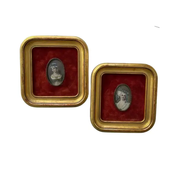 Foto de um(a) Antigo Par Quadros Camafeu Portrait Miniature Pintura Óleo, da categoria de Pinturas. ~ Portrait miniature ~ Antigo e raro par de quadrinhos italianos, com figura central de damas pintadas à mão em folha de... Vendido no marketplace Trésors.