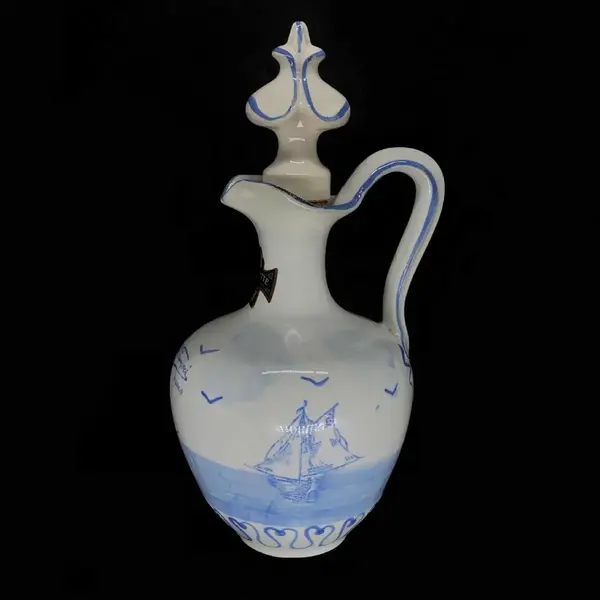 Foto de um(a) Antiga Rara Garrafa De Licor Porcelana Francesa Azul Branco, da categoria de Garrafas. Antiga garrafa em porcelana francesa, clássica na cor azul e branco, belíssima decoração naval pintada à mão. Super... Mostrado de uma perspectiva diferente. Vendido no marketplace Trésors.