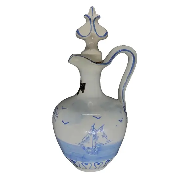 Foto de um(a) Antiga Rara Garrafa De Licor Porcelana Francesa Azul Branco, da categoria de Garrafas. Antiga garrafa em porcelana francesa, clássica na cor azul e branco, belíssima decoração naval pintada à mão. Super... Vendido no marketplace Trésors.
