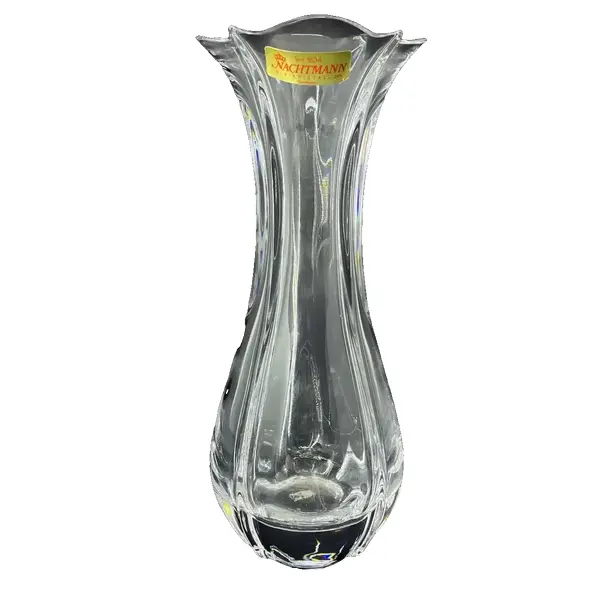 Foto de um(a) Nachtmann Glass Antigo Vaso Em Cristal Alemão Lapidado, da categoria de Vasos. Nachtmann Glass. Elegante e fino vaso em cristal alemão, lapidado à mão. Altura 24cm. Vendido no marketplace Trésors.