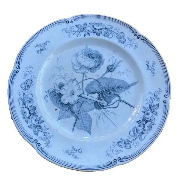 Foto de um(a) Antigo Raro Prato Decorativo Azul E Branco Porcelana Itália, da categoria de Pratos Decorativos. Imperial Stone - Verona. Antigo e raro prato Vitoriano em porcelana artística italiana azul e branco. Linda decoração... Vendido no marketplace Trésors.