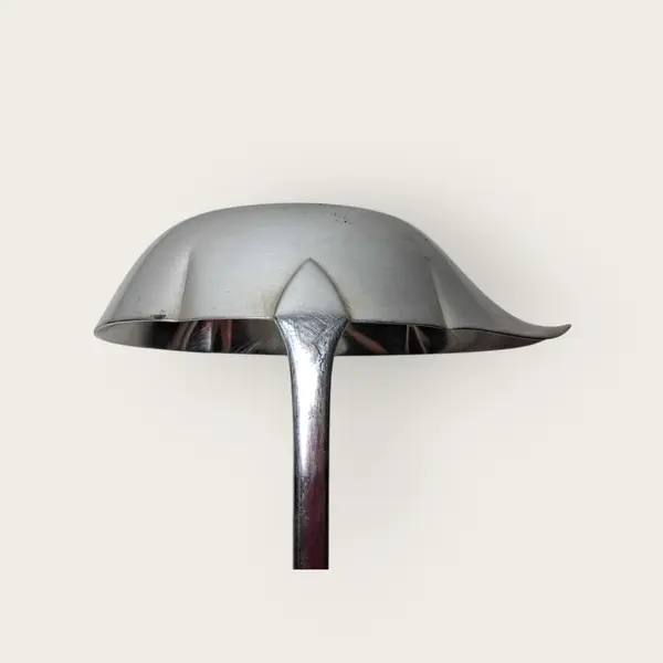Foto de um(a) Concha em primoroso design WMF, da categoria de Faqueiros / Jogo de talheres. Concha em metal espessurado à prata, com design e assinatura inconfundíveis da WMF, marca da tradicional fábrica alemã... Mostrado de uma perspectiva diferente. Vendido no marketplace Trésors.