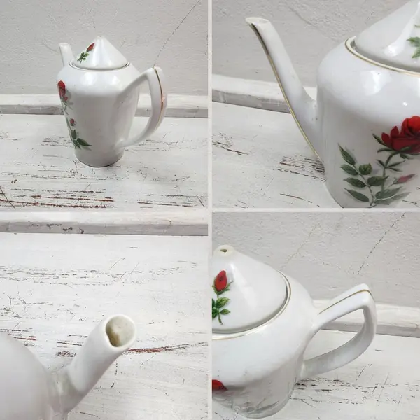 Foto de um(a) Bule Antigo de Porcelana Pozzani com Rosas Vermelhas e Tampa, da categoria de Bules. Estado de conservação: a ponta da tampa está quebrada, deixando um pequeno orifício visível no topo. A tampa acompanha o... Mostrado de uma perspectiva diferente. Vendido no marketplace Trésors.