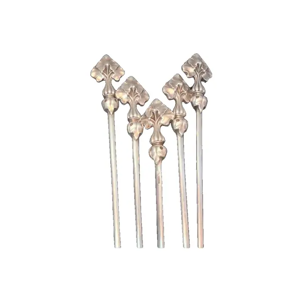 Foto de um(a) Espetos Christofle Art Nouveau, da categoria de Outros utensílios para servir. Autênticos exemplares de espetos para diferente serviços de mesa. Período art nouveau, anos 20-30. Marcas de identiﬁcação... Vendido no marketplace Trésors.