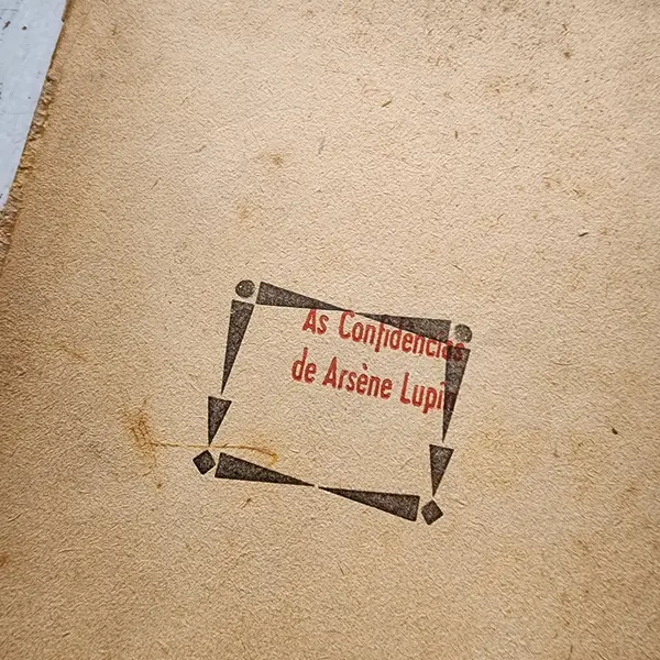 Foto de um(a) As Confidências de Arsène Lupin – Maurice Leblanc – Editora Vecchi 1950 – Romance Policial Antigo – Coleção Os Mais Célebres, da categoria de Livros. Mostrado de uma perspectiva diferente. Vendido no marketplace Trésors.