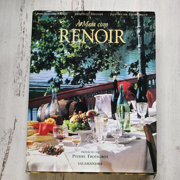 Foto de um(a) À Mesa com Renoir – Jean-Bernard Naudin, Jacqueline Saulnier e Jean-Michel Charbonnier – Salamandra 1996 – Capa Dura Ilustrado, da categoria de Livros. ATENÇÃO AO ESTADO DE CONSERVAÇÃO: exemplar usado, publicado em 1996. O livro possui capa dura com guarda-pó. O guarda-pó... Mostrado de uma perspectiva diferente. Vendido no marketplace Trésors.