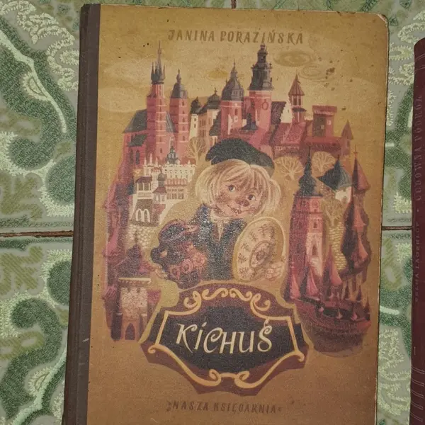 Foto de um(a) RARIDADE COLECIONADOR LIVROS INFANTIS POLONESES ANOS 50, da categoria de Livros. 1- UMA JORNADA MARAVILHOSA - VOL. 1 - SELMA LAGERLOF- 1955 2- kichus, Janaina porazinska, 1956 Ambos da editora nas a... Mostrado de uma perspectiva diferente. Vendido no marketplace Trésors.