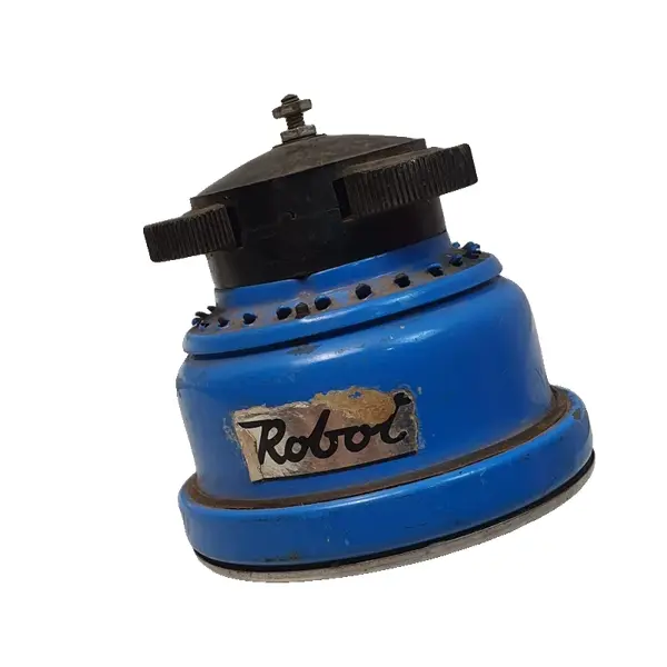 Foto de um(a) Antigo vintage chuveiro robot azul - apenas decorativo, da categoria de Eletrodomésticos. produto original dos anos 50/60 não funciona, apenas para decoração feito em Aço, fabricado pela primeira fabricante de... Vendido no marketplace Trésors.