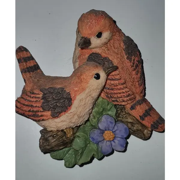 Foto de um(a) lote conjunto imãs de geladeira vintage antigos, da categoria de Memorabilia de viagem & souvenir. Peça antiga/vintage - usada, de brechó Produto fabricado nos anos 90 lote com 3 peças só vendo as peças no lote, não vendo... Mostrado de uma perspectiva diferente. Vendido no marketplace Trésors.