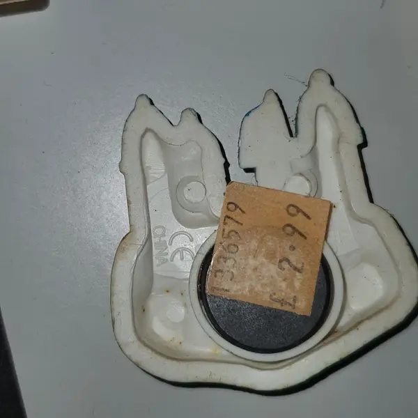 Foto de um(a) kit lote 5 imãs geladeira souvenir reino unido, da categoria de Memorabilia de viagem & souvenir. Peça usadas, de brechó só vendo as peças no lote, não vendo separado altura média:de 4,5 a 7,5 cm materiais sortidos como... Mostrado de uma perspectiva diferente. Vendido no marketplace Trésors.