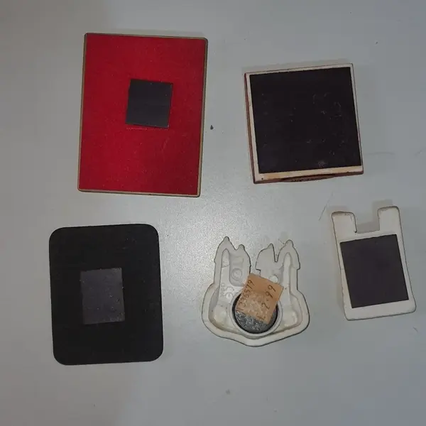 Foto de um(a) kit lote 5 imãs geladeira souvenir reino unido, da categoria de Memorabilia de viagem & souvenir. Peça usadas, de brechó só vendo as peças no lote, não vendo separado altura média:de 4,5 a 7,5 cm materiais sortidos como... Mostrado de uma perspectiva diferente. Vendido no marketplace Trésors.