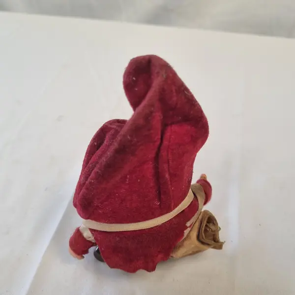 Foto de um(a) Duende Além da Lenda Antigo, da categoria de Bonecos de arte. Duende Além da lenda antigo, com todos os aspectos originais de fábrica e roupa original. Mostrado de uma perspectiva diferente. Vendido no marketplace Trésors.