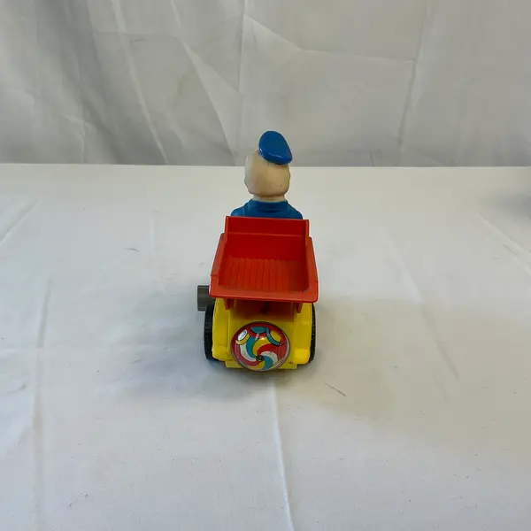 Foto de um(a) Brinquedo O Rei da Estrada Pato Donald, da categoria de Carros e caminhões de brinquedo. Brinquedo Antigo O Rei da Estrada Pato Donald, fabricado entre as décadas de 60 e 70, com a caixa original. A corda do... Mostrado de uma perspectiva diferente. Vendido no marketplace Trésors.