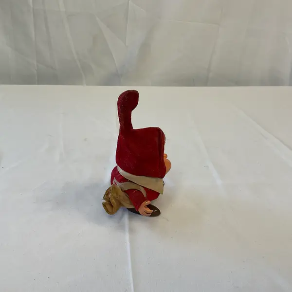 Foto de um(a) Duende Além da Lenda Antigo, da categoria de Bonecos de arte. Duende Além da lenda antigo, com todos os aspectos originais de fábrica e roupa original. Mostrado de uma perspectiva diferente. Vendido no marketplace Trésors.