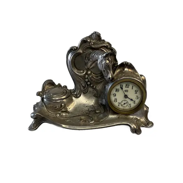 Foto de um(a) Relógio John Rogers em Prata, da categoria de Relógios de mesa. Relógio John Rogers em prata espessurado art nouveau inicio seculo xx, dial esmaltado. Apresenta o busto de um cavalo e... Vendido no marketplace Trésors.