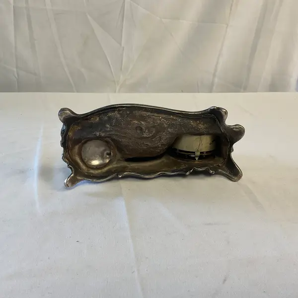 Foto de um(a) Relógio John Rogers em Prata, da categoria de Relógios de mesa. Relógio John Rogers em prata espessurado art nouveau inicio seculo xx, dial esmaltado. Apresenta o busto de um cavalo e... Mostrado de uma perspectiva diferente. Vendido no marketplace Trésors.