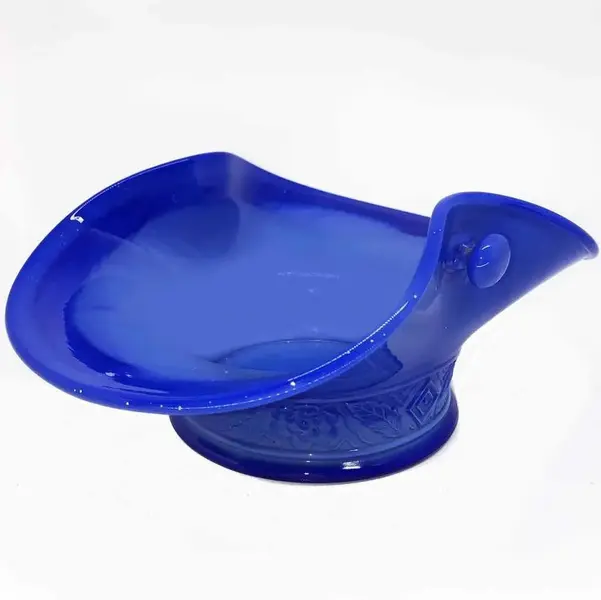 Foto de um(a) Antigo Centro De Mesa Fruteira Opalina Francesa Art Deco, da categoria de Centro de mesa. Antigo e diferente centro de mesa em opalina, com decoração floral e folhas, feita à mão em alto-relevo. Peça muito... Mostrado de uma perspectiva diferente. Vendido no marketplace Trésors.