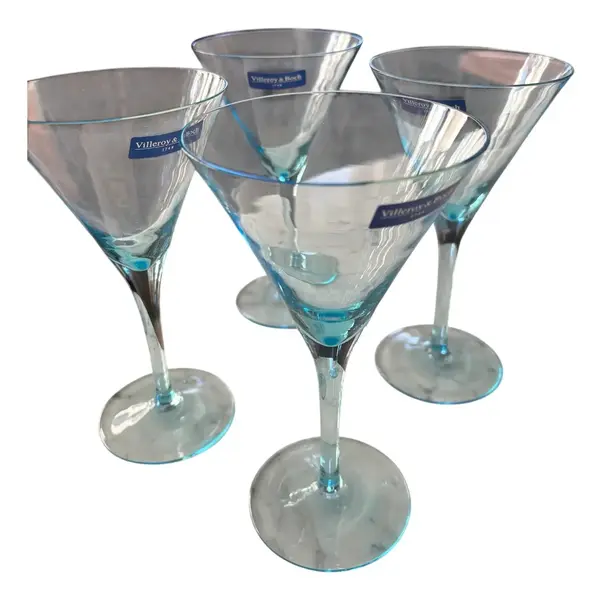 Foto de um(a) Antigo Conjunto Quatro Taças Martini Cristal Villeroy Boch, da categoria de Taças. Belíssimo conjunto com quatro grandes taças para Martini em cristal alemão, da Cristallerie Villeroy & Boch. Modelo Acqua... Vendido no marketplace Trésors.