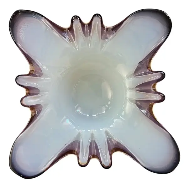 Foto de um(a) Antigo Bowl Decorativo Centro Em Murano Seguso Opalescente, da categoria de Centro de mesa. ~ Opalescent Glass ~Antigo e belíssimo bowl decorativo ou centro de mesa em Murano italiano opalescente com a borda lilás.... Vendido no marketplace Trésors.
