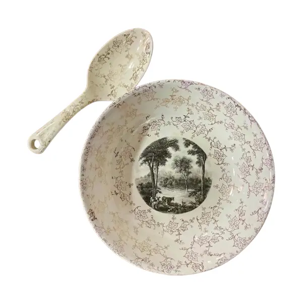 Foto de um(a) Antigo Prato Tigela Colher Porcelana Inglesa Royal Ouro 22k, da categoria de Pratos Decorativos. Antiga tigela para sobremesa em porcelana artística inglesa, acompanha a colher original. Linda cena rural e flores pintadas... Vendido no marketplace Trésors.