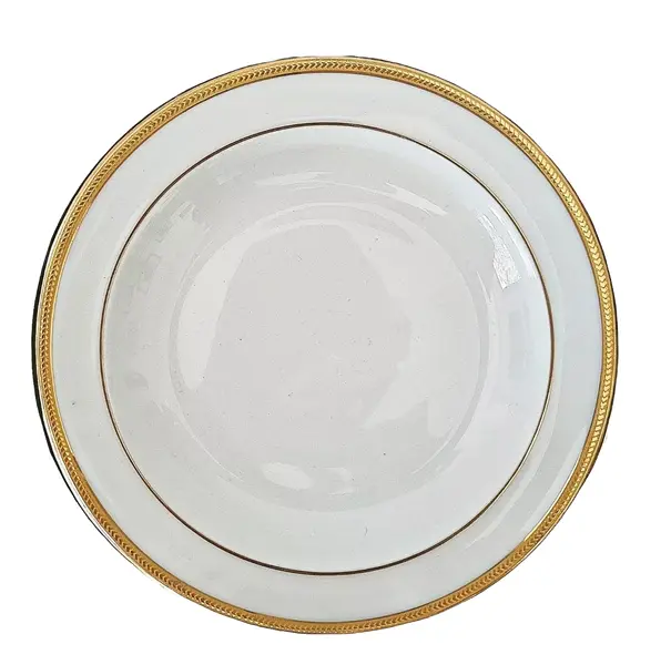 Foto de um(a) Prato fundo em porcelana branca filetada à ouro - Limoges, da categoria de Pratos. Prato fundo em porcelana francesa branca filetada a ouro. Limoges Unic 12 Rue de Paradis PARIS 23,5 cm de diâmetro X 4 cm de... Vendido no marketplace Trésors.