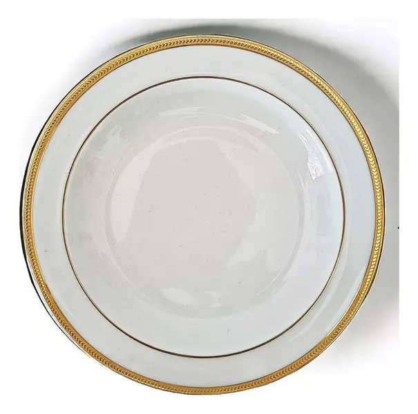 Foto de um(a) Prato fundo em porcelana branca filetada à ouro - Limoges, da categoria de Pratos. Prato fundo em porcelana francesa branca filetada a ouro. Limoges Unic 12 Rue de Paradis PARIS 23,5 cm de diâmetro X 4 cm de... Mostrado de uma perspectiva diferente. Vendido no marketplace Trésors.