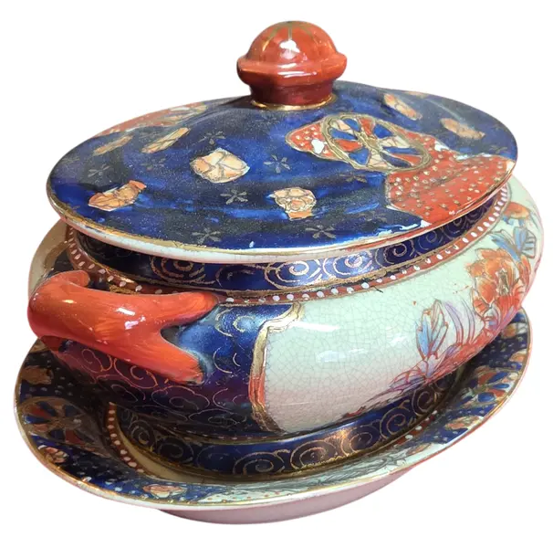 Foto de um(a) Sopeira Antiga com Presentoir em Porcelana Oriental – Satsuma – Detalhes em Ouro, da categoria de Conjuntos de servir. Belíssima sopeira com presentoir (prato de base) em porcelana oriental, uma peça de grande impacto visual e refinamento... Mostrado de uma perspectiva diferente. Vendido no marketplace Trésors.